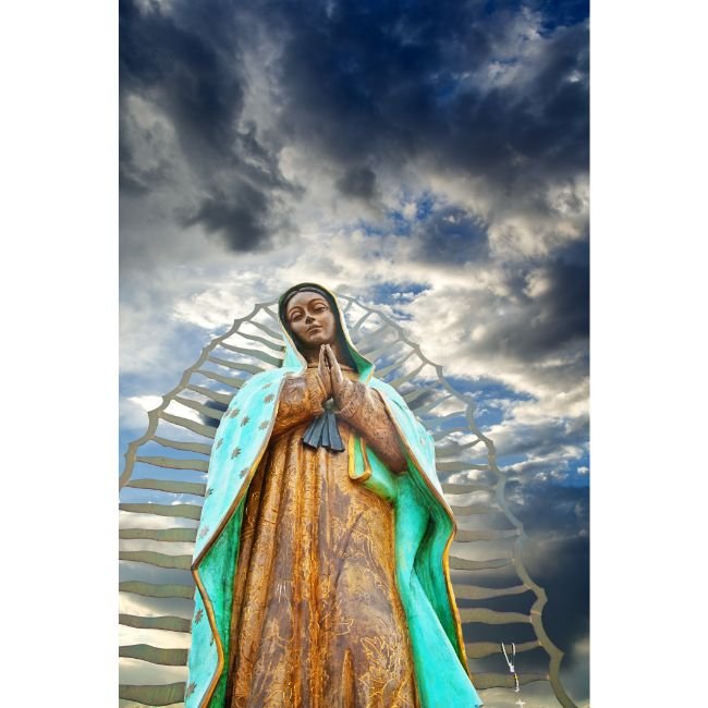 estatua de la virgen de Guadalupe